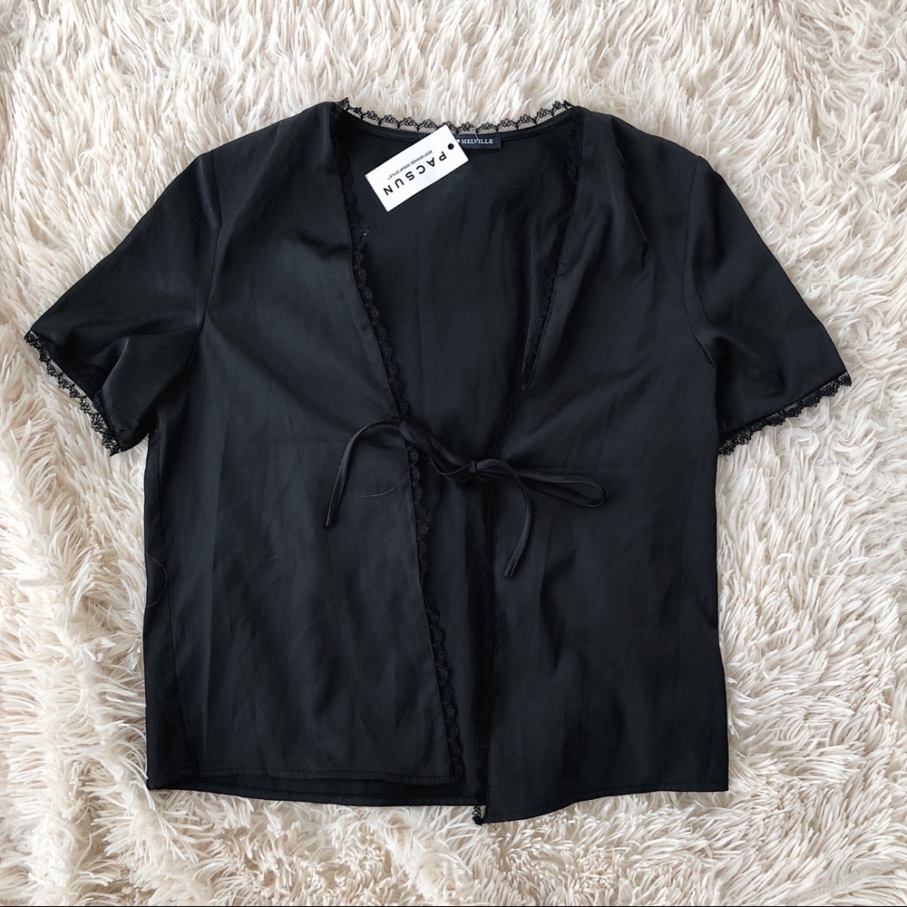 NWT Brandy Melville Tie-Front Short Sleeve Shirt